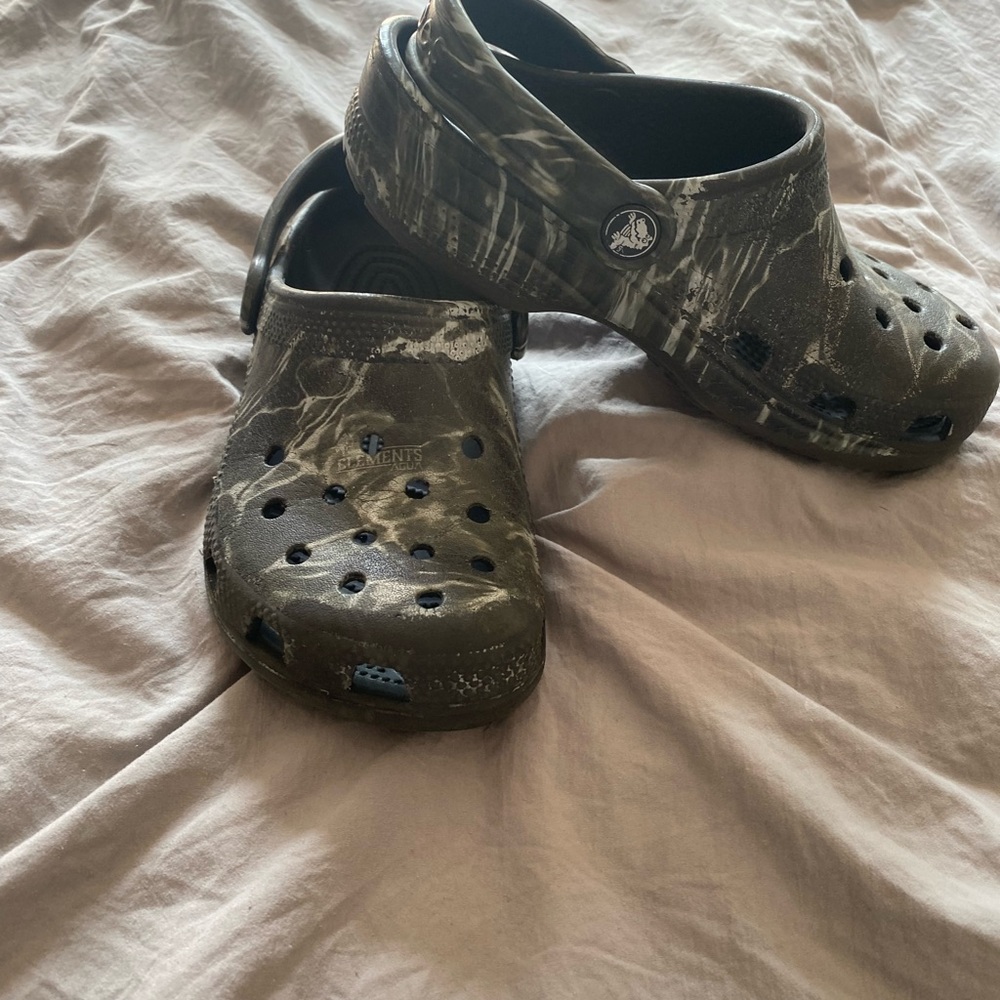 CROCS Green and Black Water Shoes with Camouflage Design